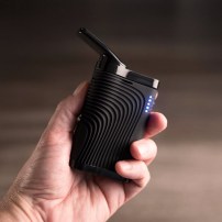boundless_cf_vaporizer_front_view_in_hand_all_lights_on